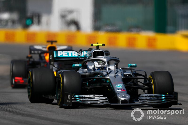 Valtteri Bottas, Mercedes AMG W10, Max Verstappen, Red Bull Racing RB15
