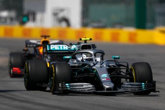 Valtteri Bottas, Mercedes AMG W10, Max Verstappen, Red Bull Racing RB15