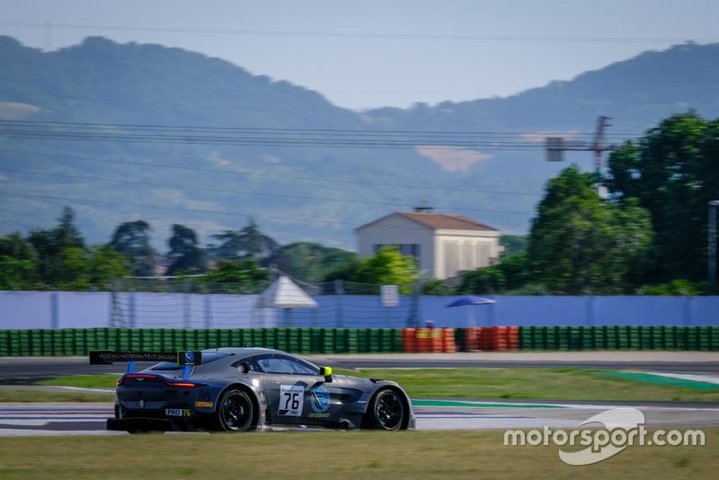 #76 R-Motorsport Aston Martin Vantage AMR GT3: Ricky Collard, Marvin Kirchhöfer