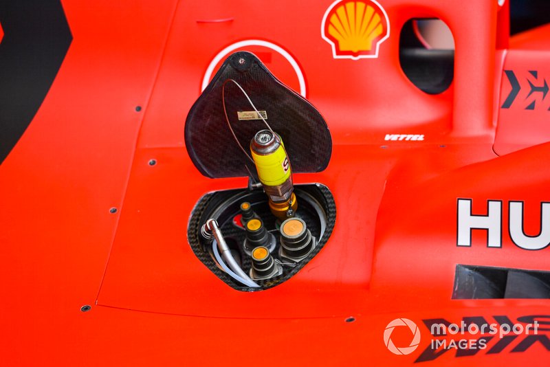 Llenado de combustible Ferrari SF90