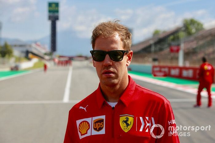 Sebastian Vettel, Ferrari, camina por el circuito