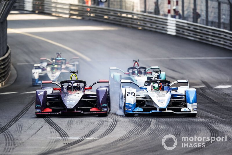 Sam Bird, Envision Virgin Racing, Audi e-tron FE05 battles with Antonio Felix da Costa, BMW I Andretti Motorsports, BMW iFE.18