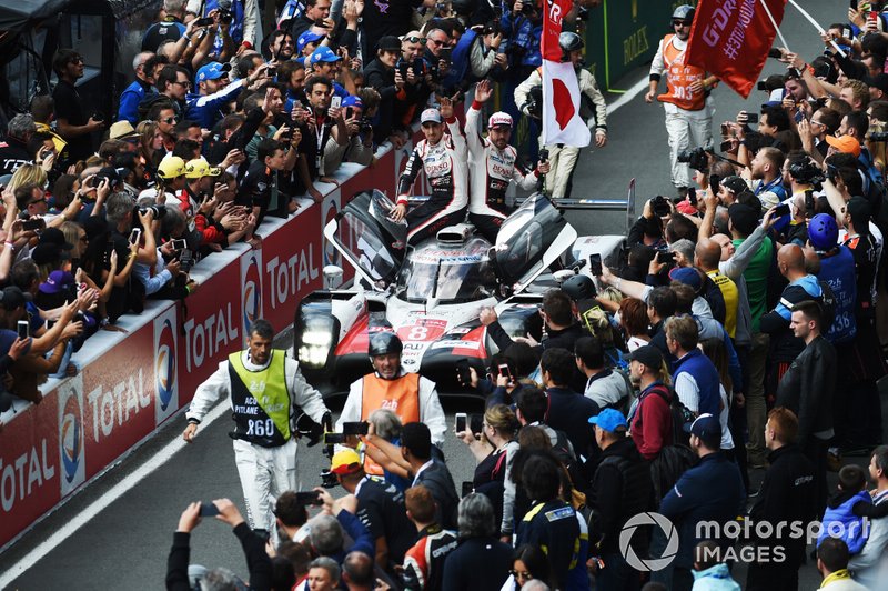 Vainqueurs : #8 Toyota Gazoo Racing Toyota TS050: Sébastien Buemi, Kazuki Nakajima, Fernando Alonso