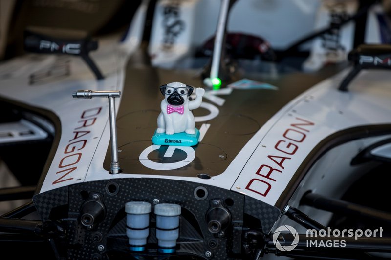 Pug on the nose of the Dragon car