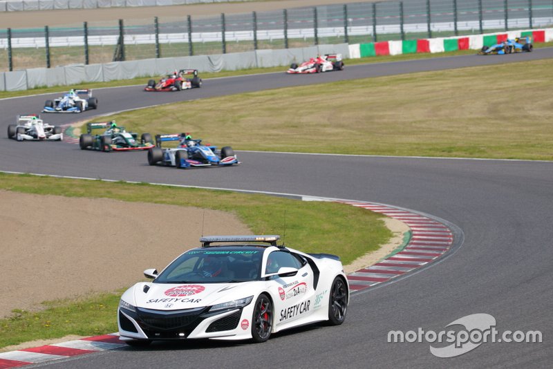 Kamui Kobayashi tras el Safety Car(Team KCMG)