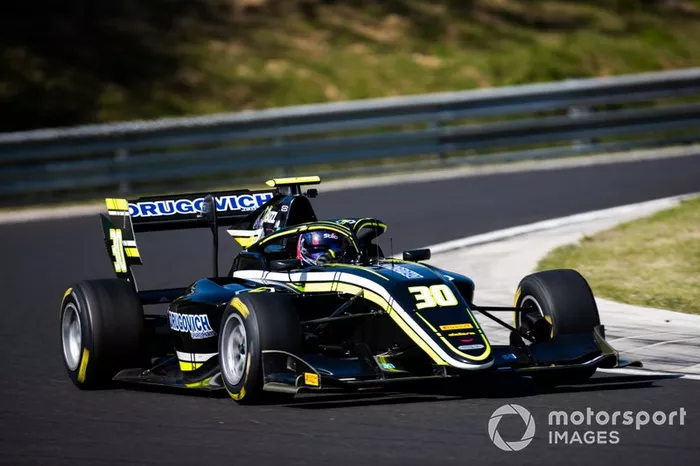 #30 Felipe Drugovich (Carlin Buzz Racing)
