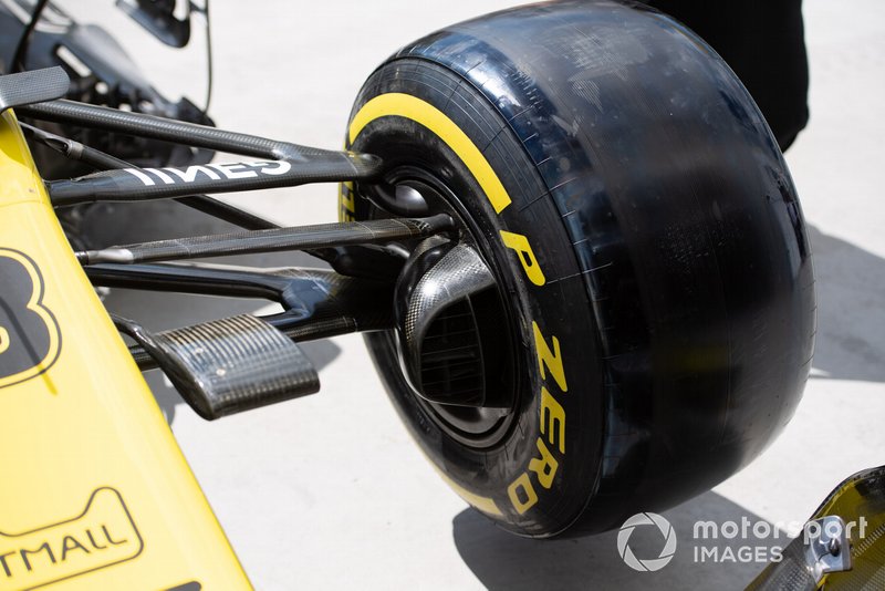 Renault R.S.19: Vorderradaufhängung mit Bremskühlung