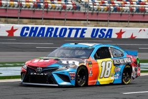  Kyle Busch, Joe Gibbs Racing, Toyota Camry M&M's Hazelnut