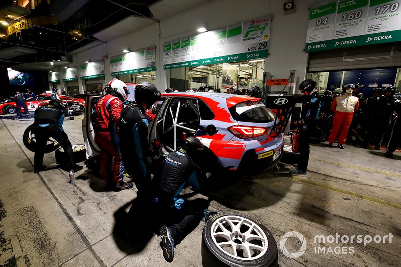 #171 Hyundai Motorsport N Hyundai Veloster N TCR: Nico Verdonck, Marc Basseng, Moritz Oestreich