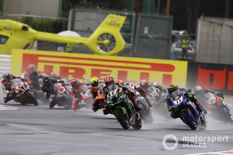 Jonathan Rea, Kawasaki Racing Team leads the start