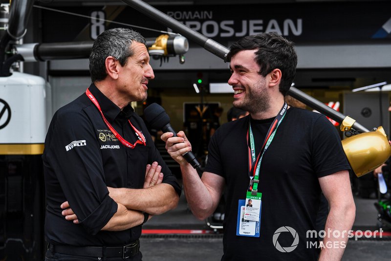 Guenther Steiner, Team Principal, Haas F1parla con Matthew Gallagher, Presentatore - WTF1