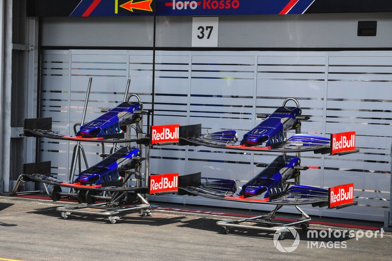 Alerones delanteros del Toro Rosso STR14