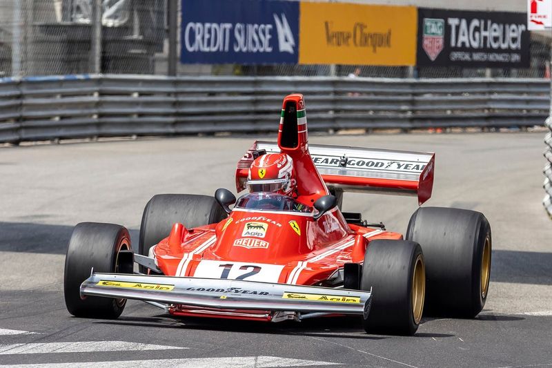 レア 貴重■新品■フェラーリ F1 ロンパース ベロア素材 asimg_2FLzSh6nWYAQXWty_5e620e5