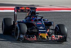 Daniil Kvyat, Scuderia Toro Rosso STR11 with the Halo cockpit cover