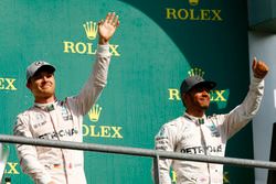 Podio: il vincitore Nico Rosberg, Mercedes AMG F1, terzo Lewis Hamilton, Mercedes AMG F1