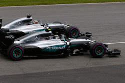 Lewis Hamilton, Mercedes AMG F1 W07 Hybrid and team mate Nico Rosberg, Mercedes AMG F1 W07 Hybrid at the start of the race