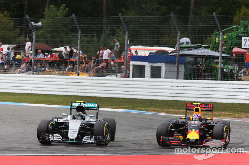 Nico Rosberg, Mercedes AMG F1 W07 Hybrid and Max Verstappen, Red Bull Racing RB12 battle for position