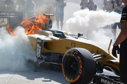 The burning car of Kevin Magnussen, Renault Sport F1 Team RS16