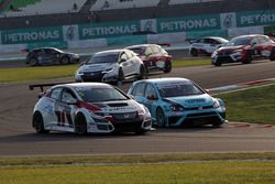 Roberto Colciago, Target Competition, Honda Civic TCR; Stefano Comini, Leopard Racing, Volkswagen Go