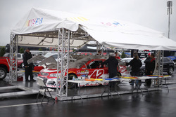 Kyle Larson, Chip Ganassi Racing Chevrolet inspection