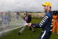 Deuxième place pour Shane van Gisberge, Triple Eight Race Engineering Holden