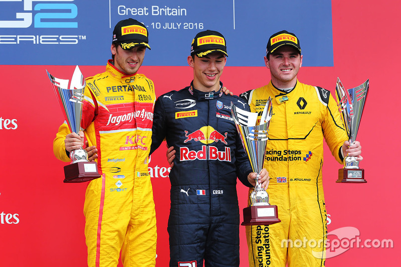 Podio: il vincitore Pierre Gasly, Prema Racing, il secondo classificato Antonio Giovinazzi, Prema Racing e il terzo classificato Oliver Rowland, MP Motorsport