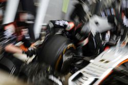Sahara Force India F1 Team practica una parada en boxes