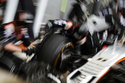 Sahara Force India F1 Team practica una parada en boxes