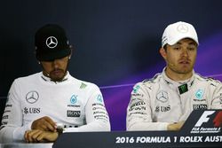 Льюис Хэмилтон, Mercedes AMG F1 Team и Нико Росберг, Mercedes AMG F1 на пресс-конференции