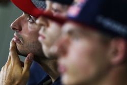 Carlos Sainz Jr., Scuderia Toro Rosso con Daniil Kvyat, Scuderia Toro Rosso e  Max Verstappen, Red B