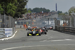 Start, Yellow flags, crash, track guards, Alessio Lorandi Carlin Dallara F312 Volkswagen