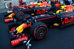 Max Verstappen, Red Bull Racing RB12, Daniel Ricciardo, Red Bull Racing RB12, Kimi Raikkonen, Ferrari SF16-H