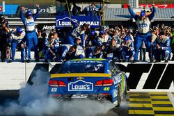 Race winner Jimmie Johnson, Hendrick Motorsports Chevrolet