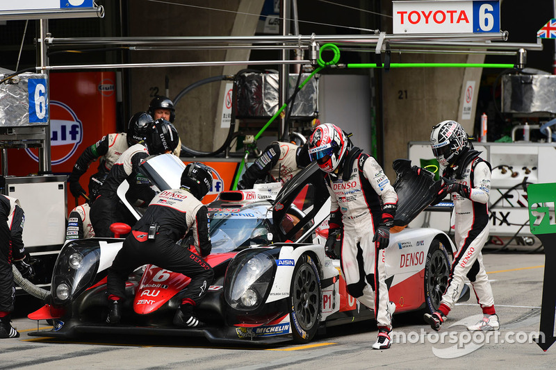El Toyota #6 Toyota de Stéphane Sarrazin, Mike Conway y Kamui Kobayashi