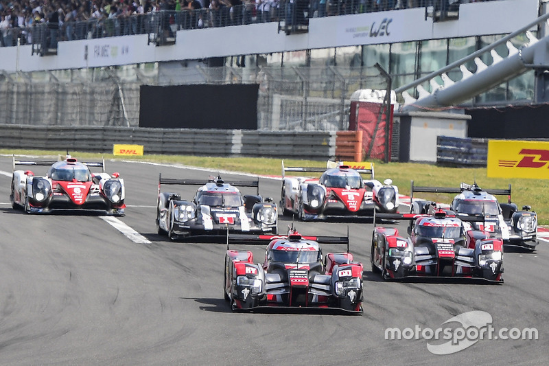 Inicio: #7 Audi Sport Team Joest Audi R18: Marcel Fässler, Andre Lotterer líder