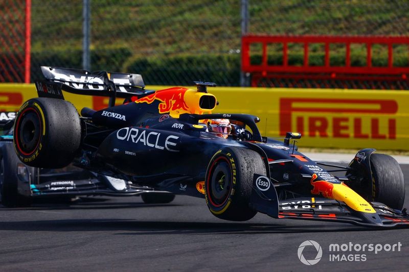 Max Verstappen, Red Bull Racing RB20, Lewis Hamilton, Mercedes F1 W15, chocan