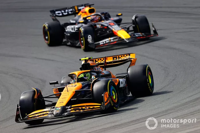 Lando Norris, McLaren MCL38, Max Verstappen, Red Bull Racing RB20