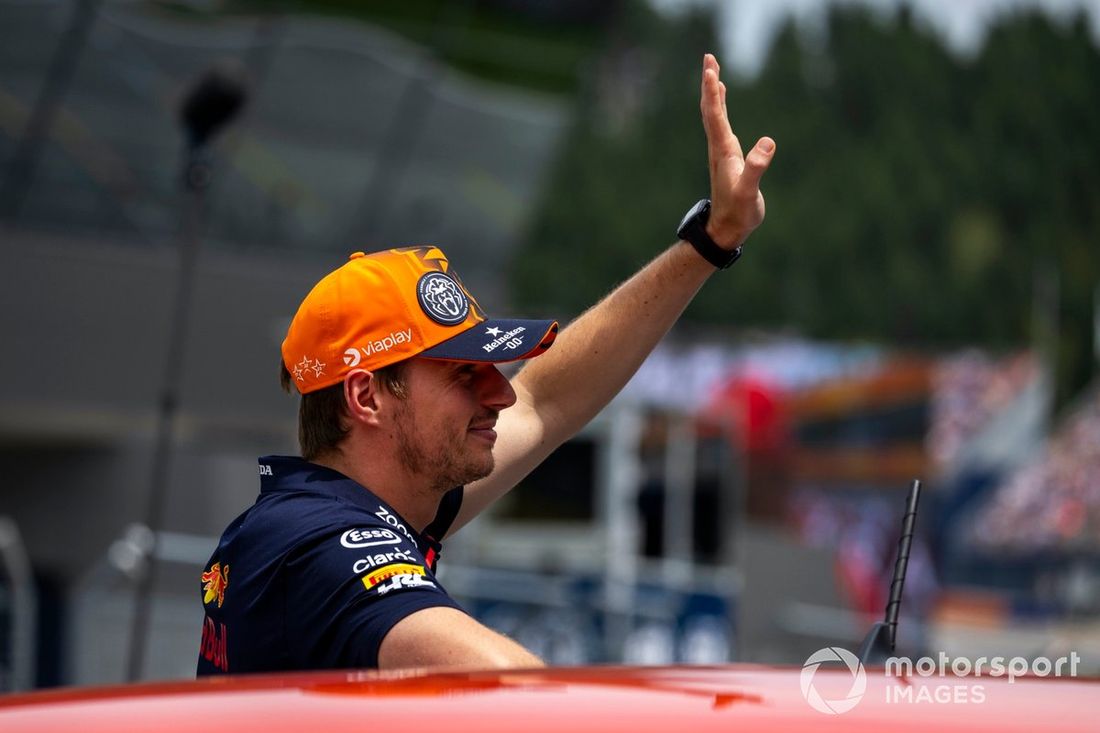 Max Verstappen, Red Bull Racing, podczas parady kierowców
