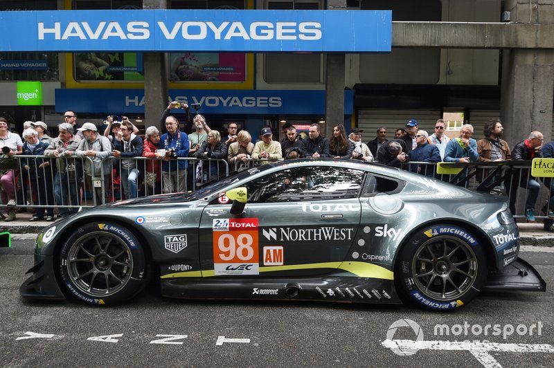 №98 Aston Martin Vantage