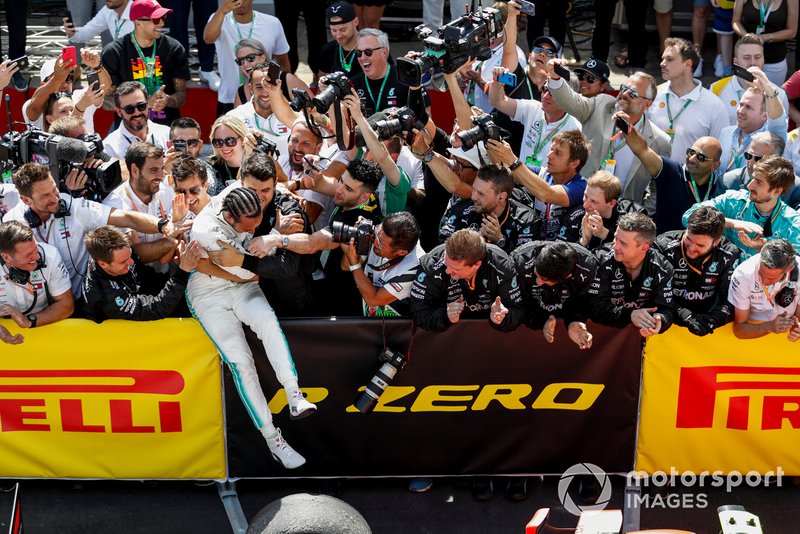 Lewis Hamilton, Mercedes AMG F1, 1st position, celebrates in Parc Ferme with his team