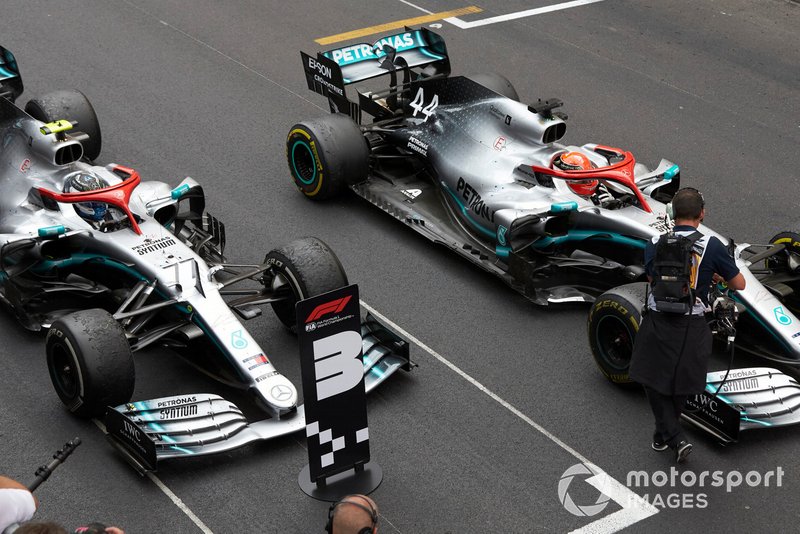 Yarış galibi Lewis Hamilton, Mercedes AMG F1 W10, 3. Valtteri Bottas, Mercedes AMG W10, Parc Ferme