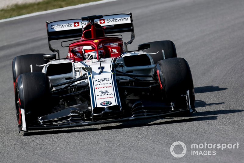3: Kimi Raikkonen: 235 grandes premios (el 77.81% de los disputados)