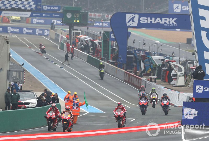 MotoGP-Bikes in der Boxengasse in Le Mans