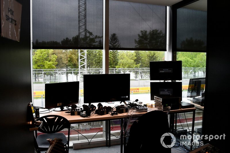 La cabina de transmisión de Fox Sports