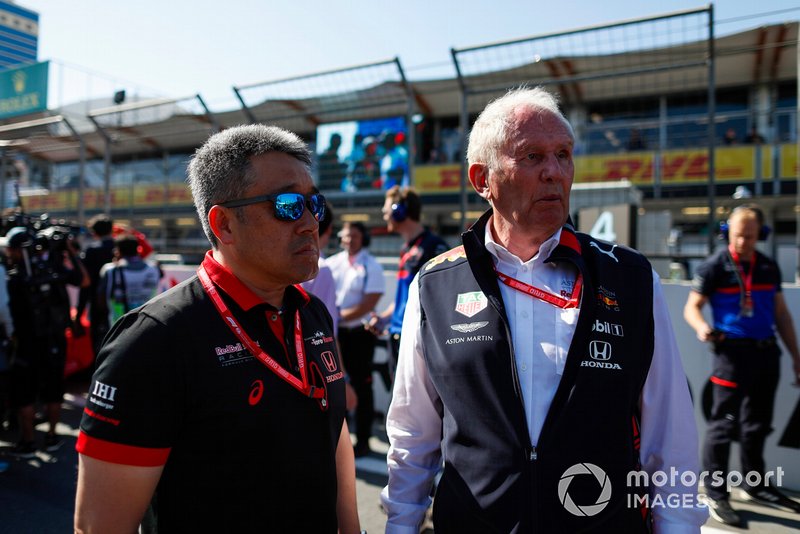 Masashi Yamamoto, General Manager, Honda Motorsport, and Helmut Markko, Consultant, Red Bull Racing, on the grid