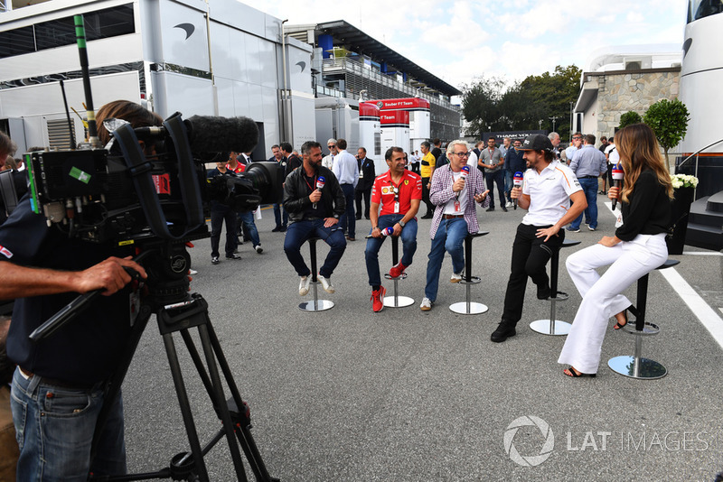 Fernando Alonso, McLaren talks with Federica Masolin, Sky Italia Presenter, Davide Valsecchi, Sky Italia, Marc Gene, Ferrari and Jacques Villeneuve, Sky Italia