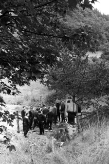 Spectators crowd around the critically injured Carel Godin de Beaufort, Porsche 718