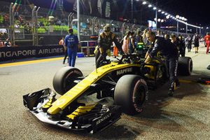 Carlos Sainz Jr., Renault Sport F1 Team R.S. 18 on the grid 