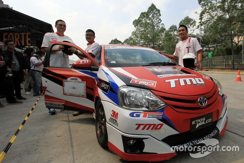 Fransiscus Soerjopranoto, Executive General Manager PT Toyota-Astra Motor, Anjasara Wahyu dan Demas Agil, Toyota Team Indonesia