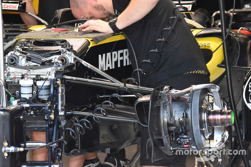 Vue détaillée des freins avant de la Renault Sport F1 Team R.S. 18